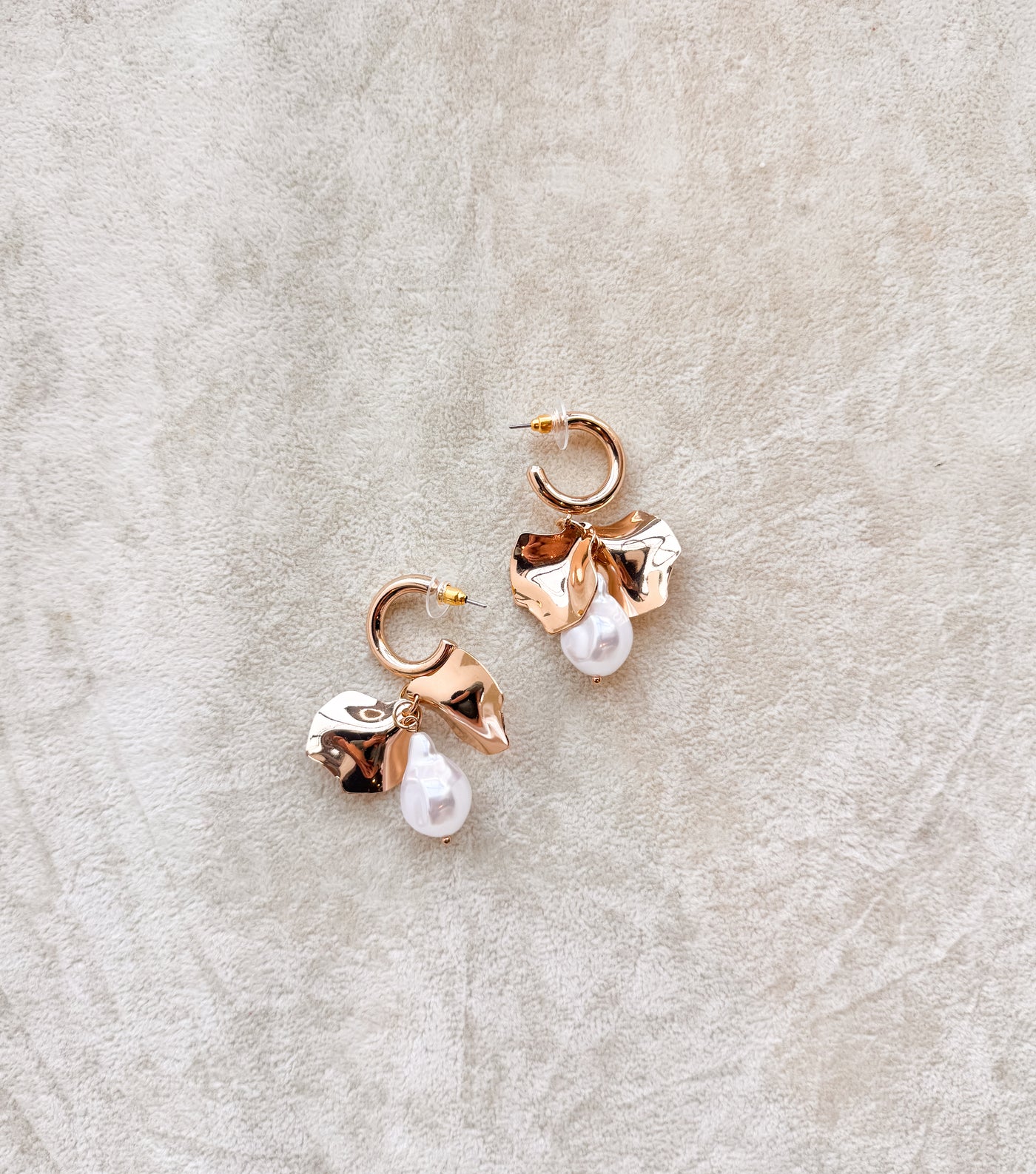 2 Petals&Pearl Drop Earrings
