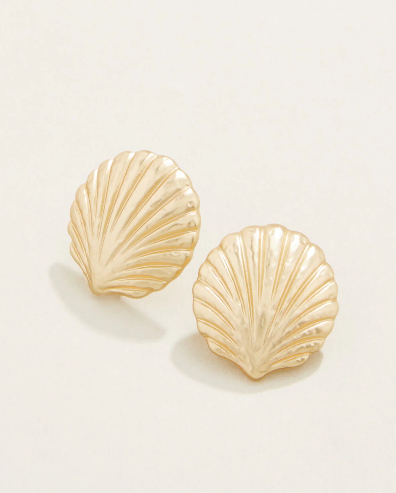 Shello Stud Earrings Gold