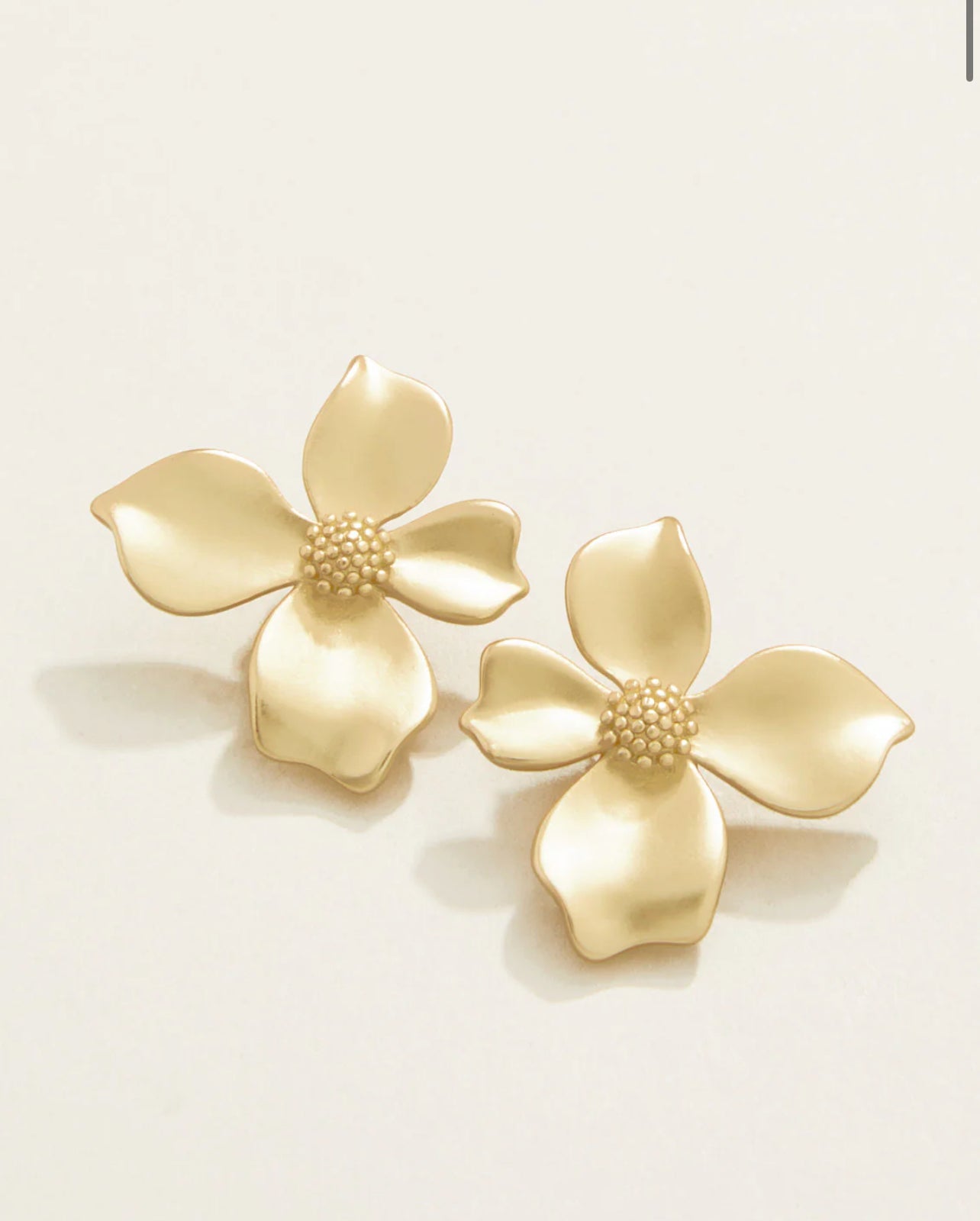 Wallflower Stud Earrings Gold