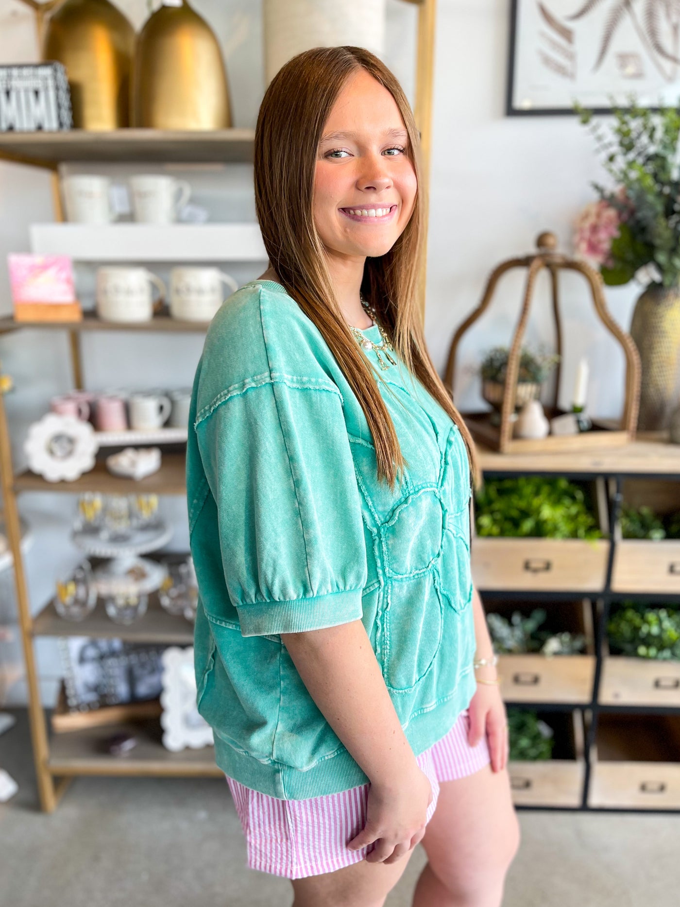 Easel Atlantis Green Daisy Patch Hoffman Top