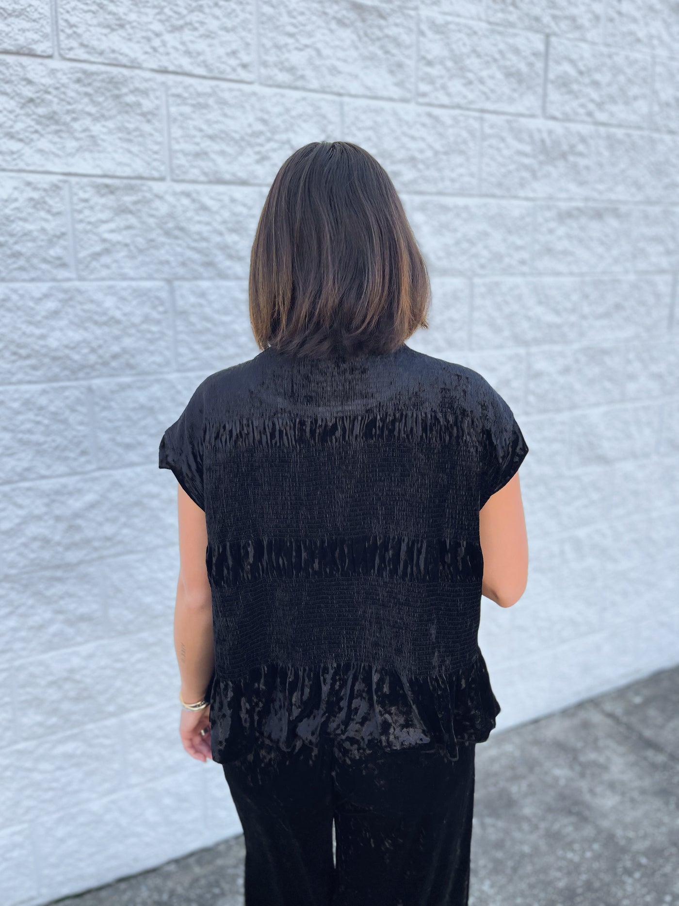 Umgee Black Cap Sleeve Velvet Top