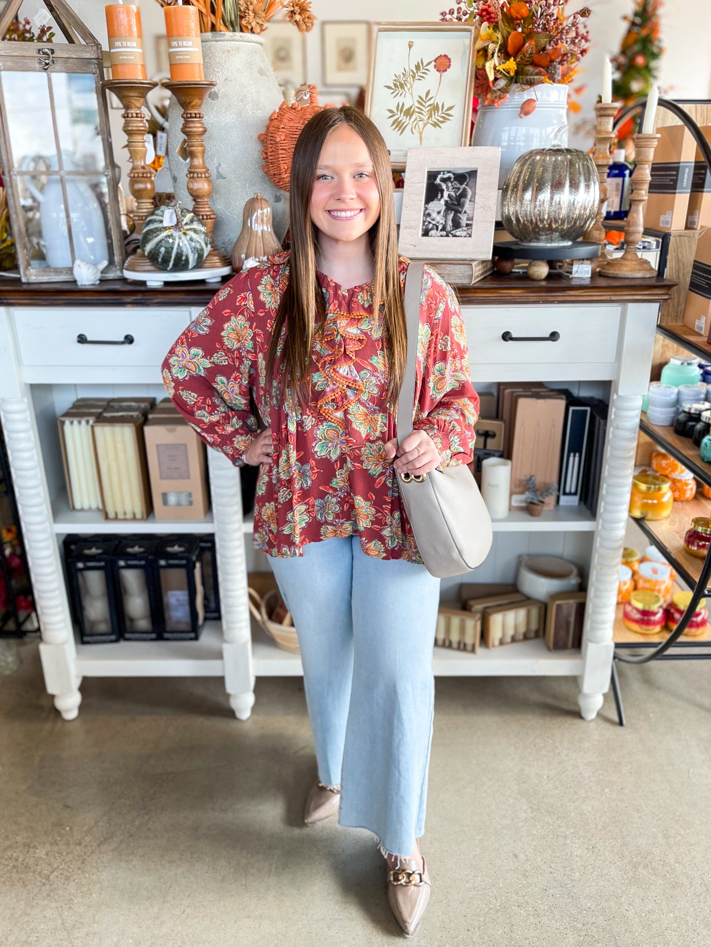 Easel Chestnut Allison Top