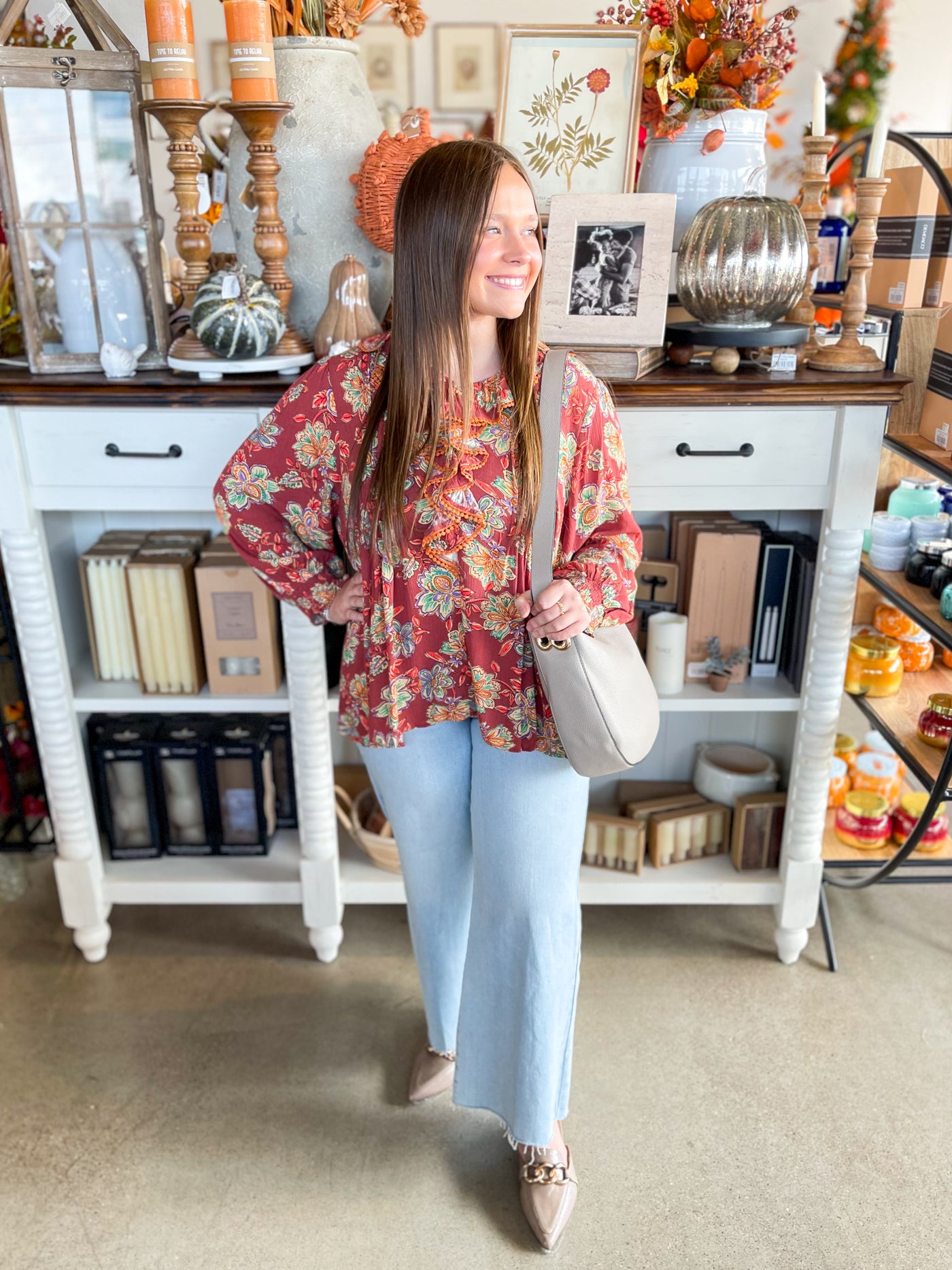 Easel Chestnut Allison Top