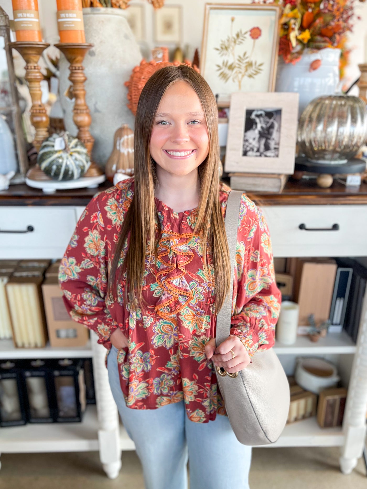 Easel Chestnut Allison Top