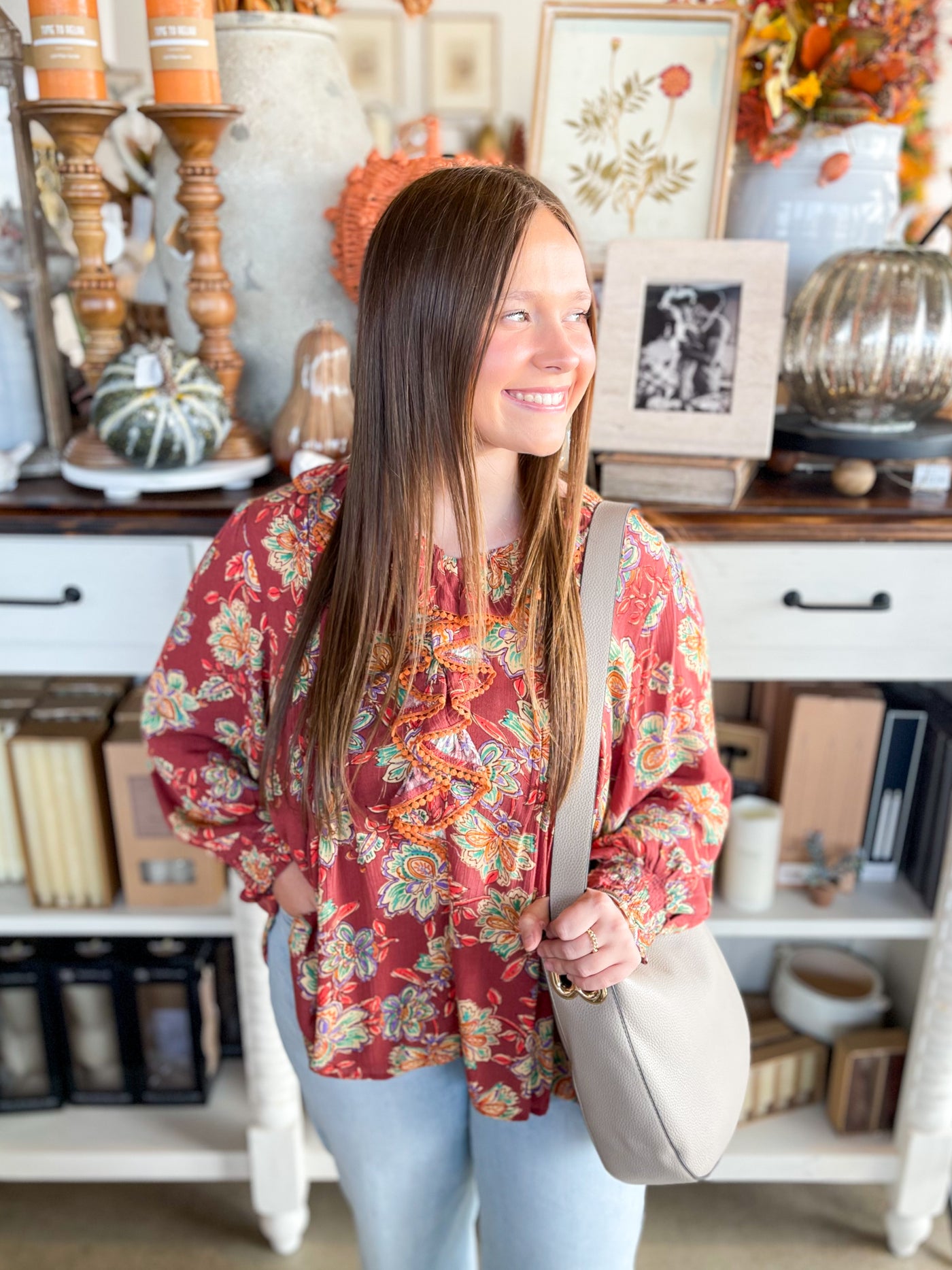 Easel Chestnut Allison Top