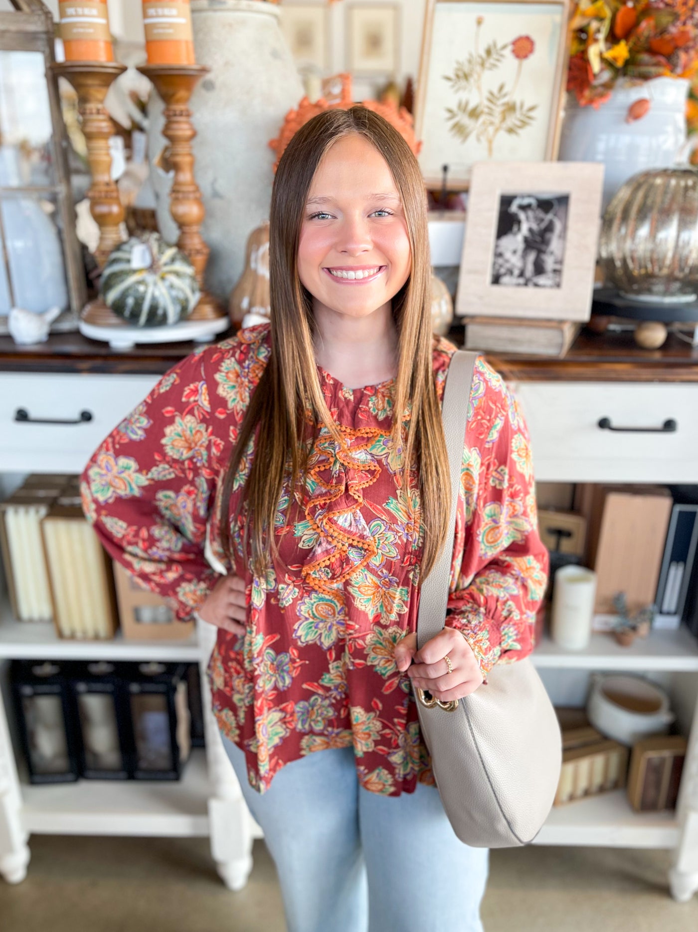 Easel Chestnut Allison Top