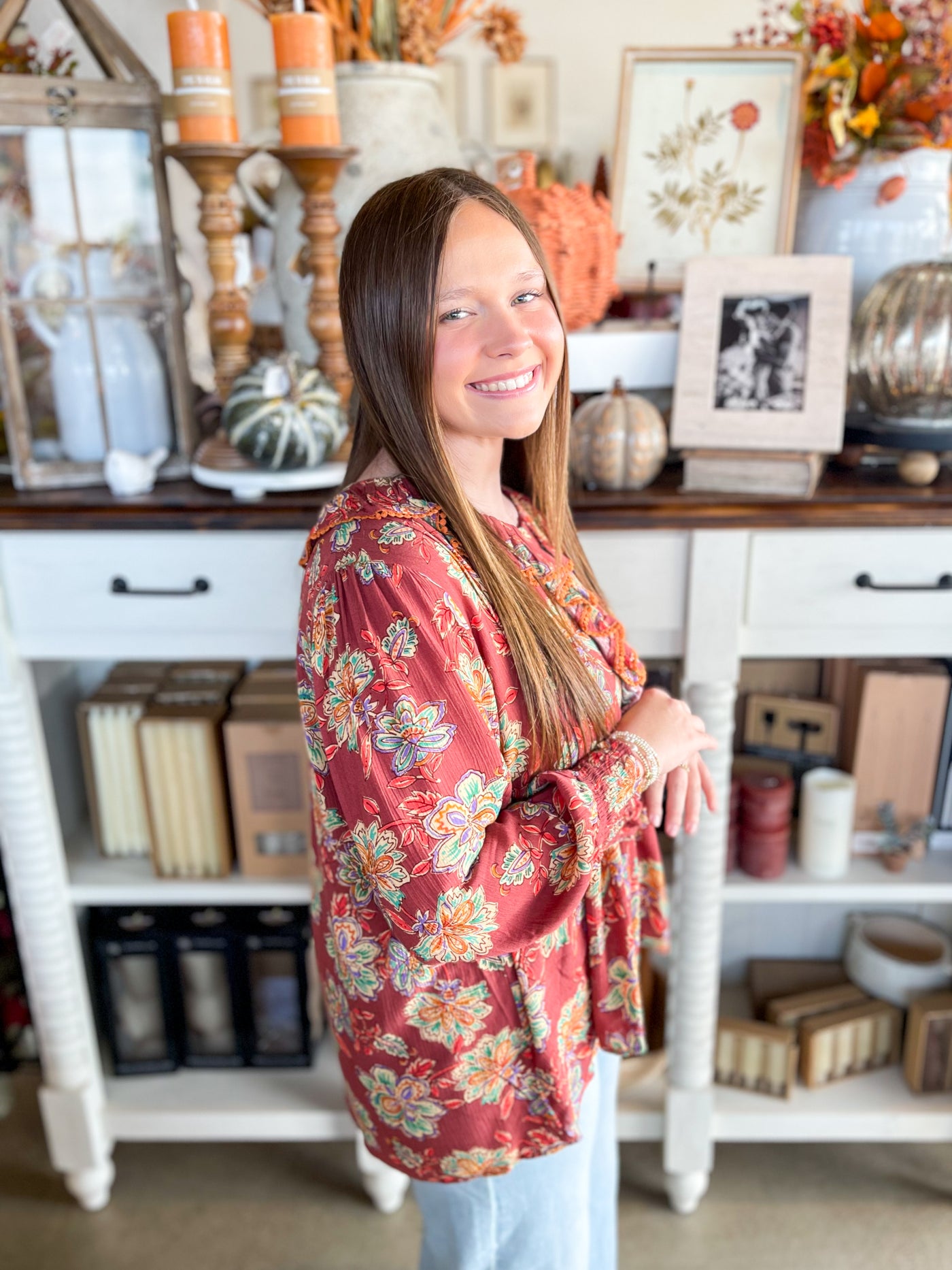 Easel Chestnut Allison Top