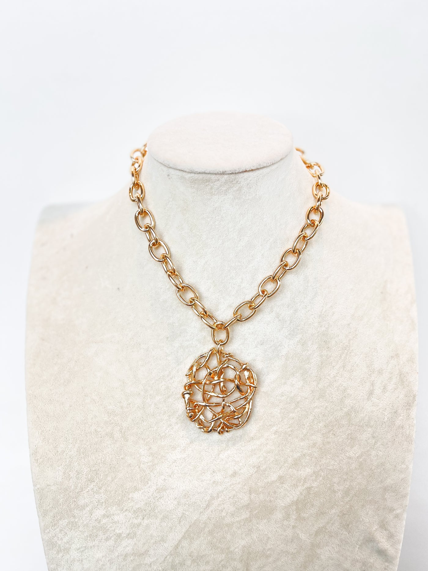 Leo Bold Geo Pendant Choker
