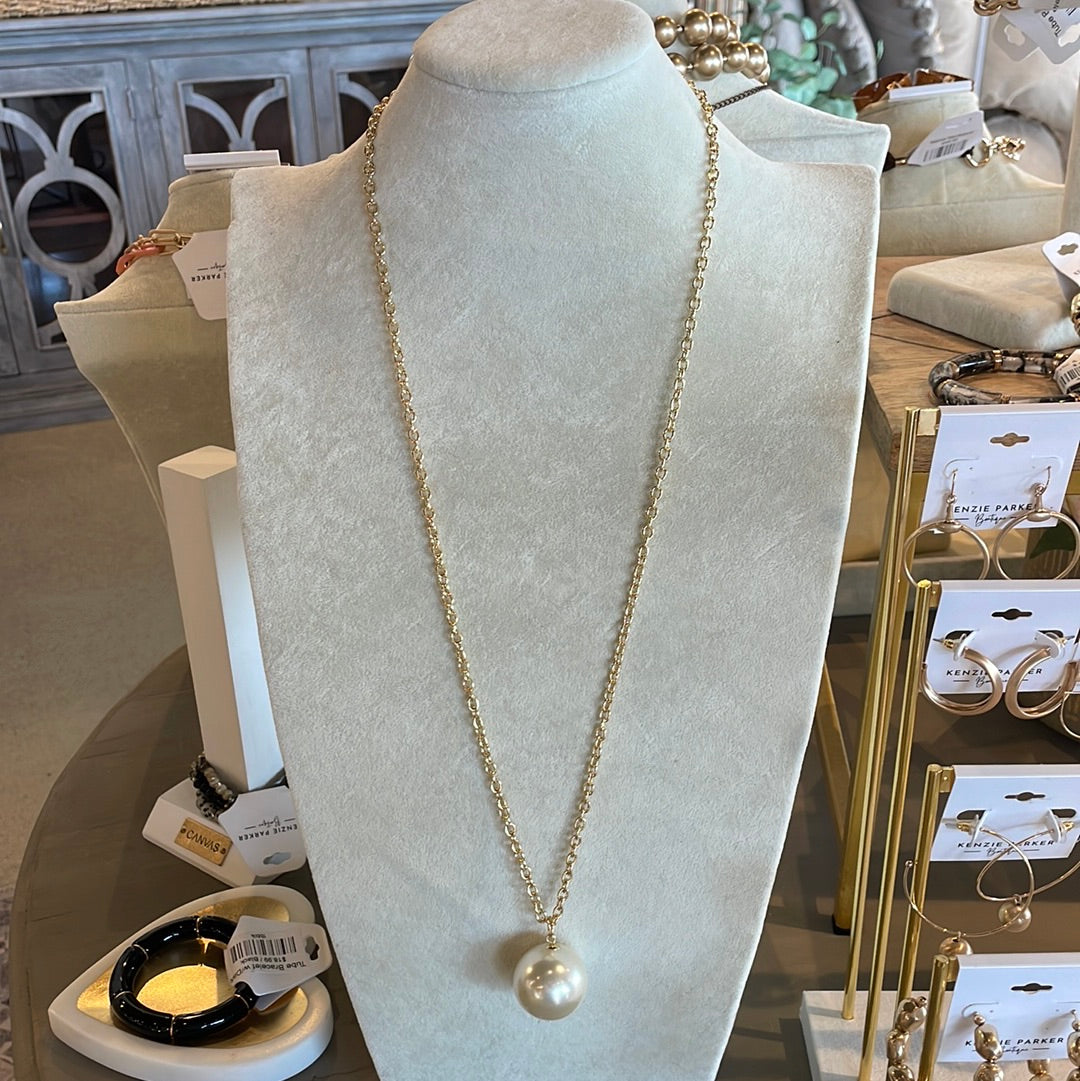 Lyra Oversized Pearl Pendant