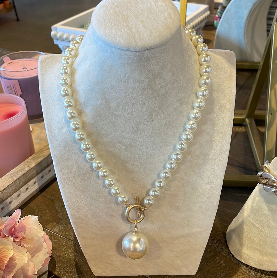 Lennon Pearl Necklace